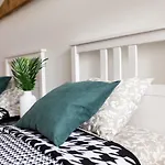 شقة Cozy Mansard Old Town Aptartment, Ac *