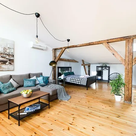Cozy Mansard Old Town Aptartment, Ac Апартаменты