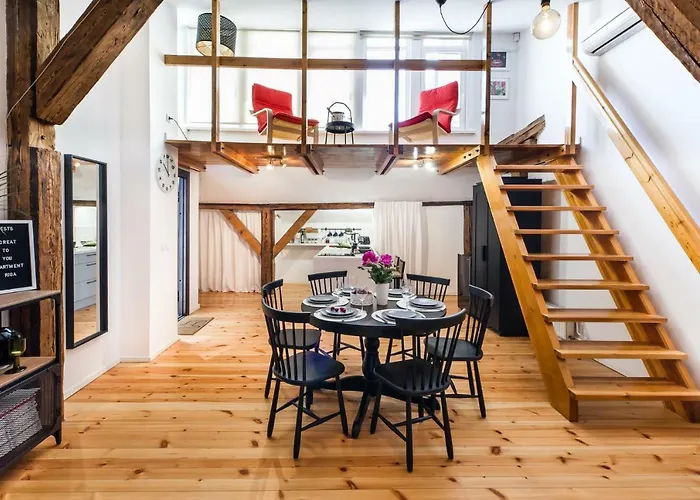 Cozy Mansard Old Town Aptartment, Ac