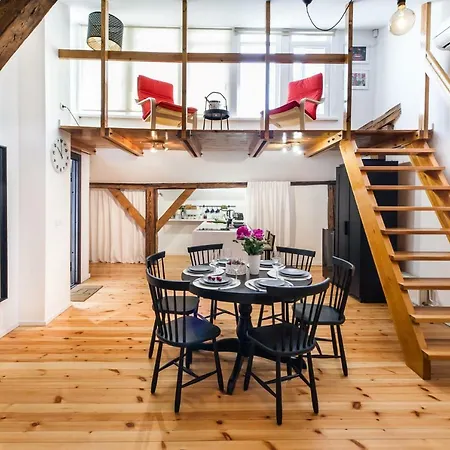 Cozy Mansard Old Town Aptartment, Ac