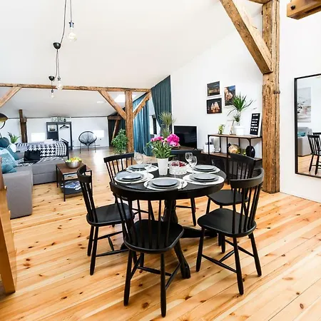 Apartamento Cozy Mansard Old Town Aptartment, Ac